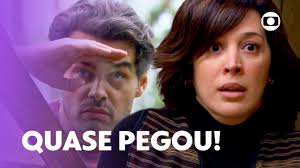 Zé Bob quase dá de cara com Donatela e ela fica apavorada! 😰