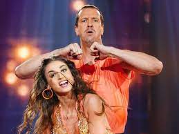 ´let's dance 2019´ ist vorbei und der sieger heißt pascal hens. Dancing Star 2019 Let S Dance Pascal Hens Gewinnt Das Finale Ella Nur Rang 2 Svz De