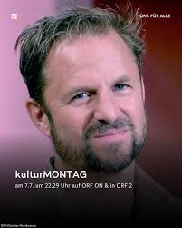 Ob Kunst und Leben für ihn eins sind und ob er ohne die Bühne aus dem Leben  fallen würde, darüber spricht Philipp Hochmair via Live-Schaltung heute mit Peter  Schneeberger. Weiters gibt's einen