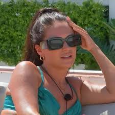 Love Island fans left distracted by Olivia as they spot Molly-Mae link