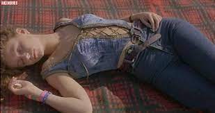 Naked Amanda Sandrelli in L'attenzione < ANCENSORED