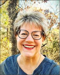 Braum's staff helps customer after fall