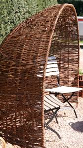 Weidenmuschel Mit Stahlgestell Als Sichtschutz Oder Windschutz Windschutz Weiden Gartensitzplatz