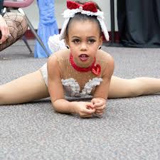 Asia ray is 15 years old. Ur8lphdxd4thbm