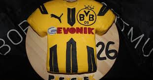 Łukasz piotr piszczek (polish pronunciation: Ich Bin Ein Grosser Fan Von Dem Fussballspieler Lukasz Piszczek Der Beim Bvb 09 Das Trikot Mit Der Ruckennummer 26 Tragt Also Wurde E Bvb Torte Bvb Trikot