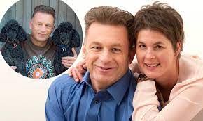 Chris packham is known for being passionate about nature, wildlife, the environment and the some feel that chris packham's involvement with wild justice goes against the bbc's neutral stance. Chris Packham Won T Wed Girlfriend While Dog Is Alive Daily Mail Online