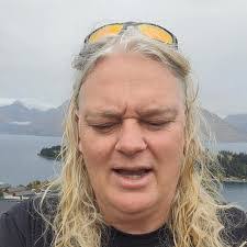 Suzanne Snook's Instagram, Twitter & Facebook