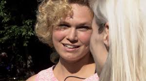 Allt för djuren : Hundar i kjol och nagellack