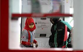 Kelompok pertama merupakan kata kerja, kelompok kedua merupakan kata keterangan yang menunjukkan arah. Harga Minyak Merangkak Naik Harga Bbm Tidak Perlu Turun Ekonomi Bisnis Com