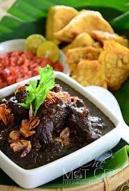 Panaskan minyak goreng, tumis bumbu halus hingga harum; Daging Masak Rawon Menu Indonesia Dapur Tanpa Sempadan