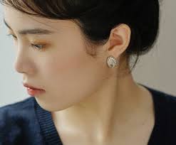 Hello, Madeleine Classic Stud Earrings Silver Gold Plated Elegant Vintage