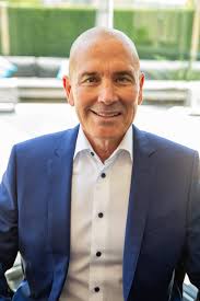 Brad Perrin's Instagram, Twitter & Facebook