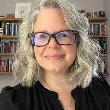 Jennifer Lyle's Instagram, Twitter & Facebook