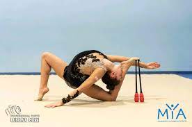 06.58 si riparte alle ore 07.50 con gli esercizi a clavette e. Ginnastica Ritmica Mya Ginnastica