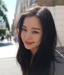 윤계상(1978년 12월 20일 ~ )은 대한민국의 보이 그룹 god의 멤버이며, 배우이다. ìœ¤ê³„ìƒ ì´í•˜ëŠ¬ ì´ì‚¬ë°° ì„±ìœ ë¦¬