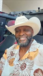 Mr SixFt10 aka the 8th Wonder of the World. Im part of the heterosexual  community 💪