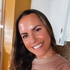 Suzanne Hale's Instagram, Twitter & Facebook