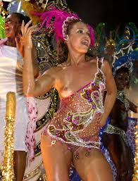 本場のサンバカーニバルはまる見え…全裸で踊る女性もいるサンバエロ画像
