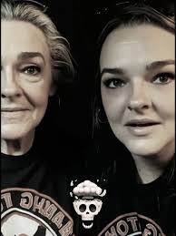 🌻 Betty Lou 🌻 (@bettyl0u)