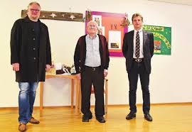 Nachdem jean claude bregy 1988 die ausbildung zum elektromonteur absolviert hatte, folgten die weiterbildungen zum elektroingenieur fh und wirtschaftsingenieur stv. Https Raron Ch Wordpress21 Wp Content Uploads 2021 04 Rarner Blatt Fuer Hp Pdf