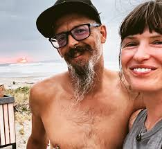 Hey! I'm Yolande. My beautiful husband @leeomfire, and our seven  magnificent, hilarious, brilliant children and I live in Nicaragua, where  our youngest baby was born almost 18 months ago, in our jungle