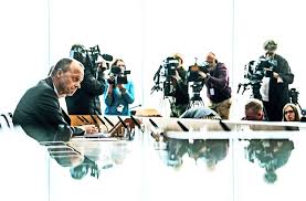 Friedrich merz (born 11 november 1955) is a german lawyer and politician. Friedrich Merz Und Die Finanzwelt Seine Achillesferse Heisst Blackrock Politik Stuttgarter Zeitung