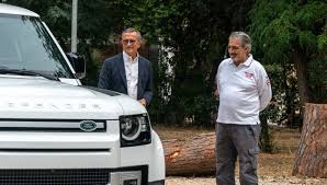 La cri ha lo scopo di fornire assistenza sanitaria e sociale, sia in tempo di pace che in tempo di conflitto, ed è membro dell'organizzazione croce rossa e. Land Rover Consegna A Croce Rossa Italiana Una Delle Prime Defender Arrivate Nel Mercato Sva Dakar S R L