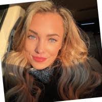 Brianna Wall's Instagram, Twitter & Facebook