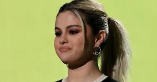 Listen to music by selena gomez on apple music. Selena Gomez Pfeift Auf Schonheitsstandards Nimmt An Gewicht Zu Bigfm