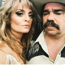 Wilcat Lil behind the scenes of 'Toast of TinselTown' 🌵🌵🌵