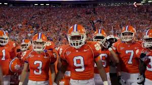 The venom 2 trailer strikes a fun tone as eddie brock learns to live with venom, the alien parasite making him breakfast and helping protect a local shop owner. Venom 2 Let There Be Carnage Super Bowl Trailer Wakanda Series Cloverfield 2 Video Dailymotion