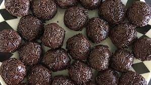 Bring These Classic Rum Balls And Be The Talk Of The Office Party Recipe Rum Balls Chocolate Crumbs Balls Recipe