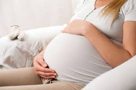 Au début de ce 6ème mois de grossesse, le bébé mesure 28 cm et pèse 560 g. 6 Mois De Grossesse Enceinte De 6 Mois Semaines Grossesse