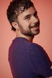 Adrián Bello lanza «Multicolor»: más que viralidad, busca trascendencia