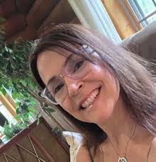 Krystal Phipps's Instagram, Twitter & Facebook