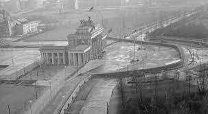 13 de agosto 1961 inicia la construcción del muro de berlín. 13 De Agosto De 1961 Inicia La Construccion Del Muro De Berlin Diario Judio Mexico