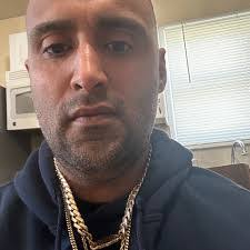 Dennis Arns's Instagram, Twitter & Facebook