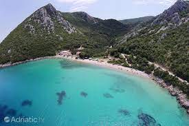 It is the longest of all dalmatian peninsulas, abounding in natural bays, mostly covered with woods, with a coast full of beaches, reefs, bays and fjords. Divna Peljesac Reisefuhrer Durch Kroatien Adriatic Hr