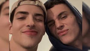 Que bonito mostrarse en películas. Foto De Manu Rios E Aron Piper Leva Os Fas De Elite A Loucura