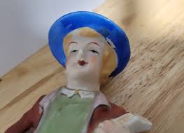 Vintage porcelain figurine Made in Occupied Japan