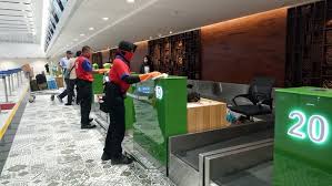 Jasa pengangkutan barang di bandara atau biasa disebut porter menjadi salah satu alternatif bagi anda yang membawa banyak barang ketika di bandara. Bandara Adi Soemarmo Solo Kembali Beroperasi Ini Maskapai Yang Layani Penerbangan