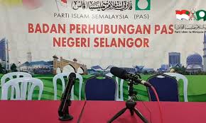 Lagu hari raya mca akan hiburkan anda. Pas Calls Off Amanah Defection Event After 52 Minute Live Video Of Empty Chairs Malaysiakini