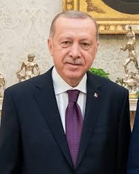 1982 yılında askere gitti, askerden döndükten sonra yine aynı şirkette yaklaşık bir buçuk yıl. Recep Tayyip Erdogan Vikipedi