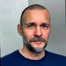 Happy to see this project by Benjamin Hubert and his brand Layer in  collaboration with Orrefors. Don't miss his show/installation at 10 Corso  Como during Milan Design Week in April.