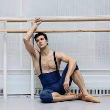 Roberto bolle was born on march 26, 1975 in casale monferrato 2016 roberto bolle: Roberto Bolle Biografia Chi E Eta Altezza Peso Figli Moglie Instagram E Vita Privata Spettegolando
