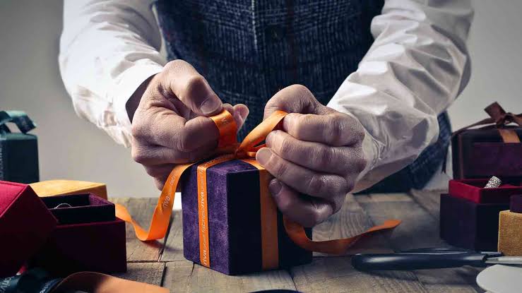 Research: Rewarding employees with a gift keeps them motivated