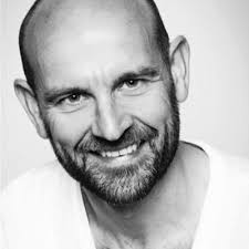 Rob Mitchell-James (@thewritevoice)