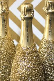 Champange christmas ideas / 15 diy gold christmas decor projects that will bring glam to the holidays : 40 Greatest Things You Can Do With A Bottle Of Champagne