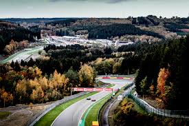 Au programme, une course par équipe et un repas convivial. Internationaler Wettbewerb Rennstrecke Von Spa Francorchamps Aus Lego Steinen