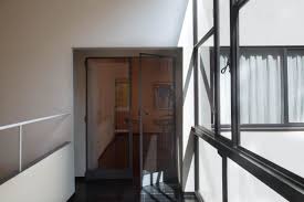 12 Design Lessons From Le Corbusier S Maison La Roche In Paris Remodelista Le Corbusier Design Villa Design